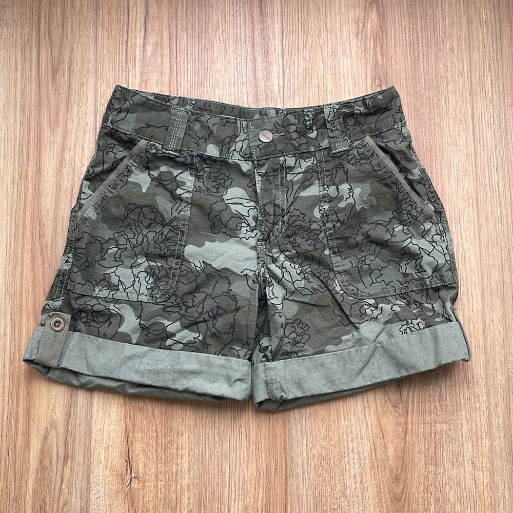 NWOT Carhartt Women’s Floral Camo Shorts